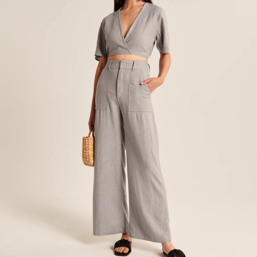 Abercrombie and Fitch Linen-Blend Wide Leg
Pants